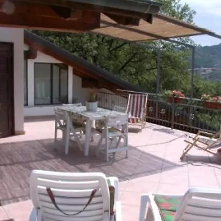 Casa Rossa In Arcobaleno